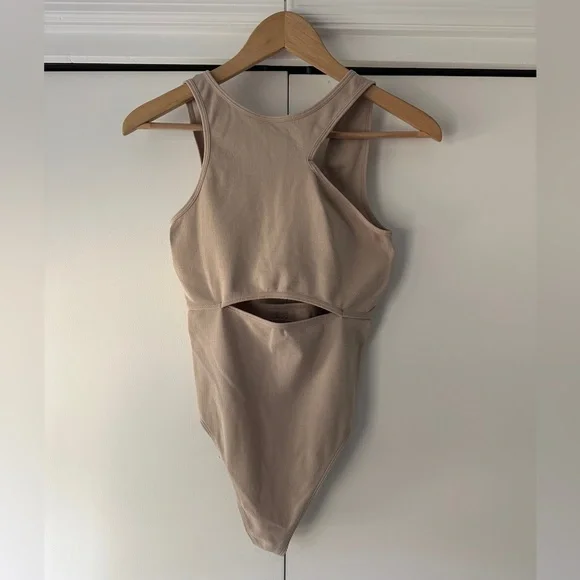 Colsie Beige Bodysuit with Cutout Design - Picture 3 of 7